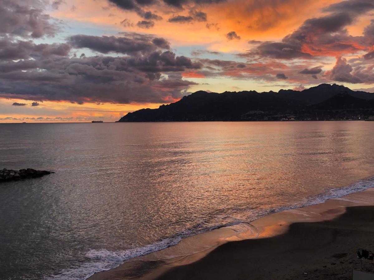Casa Vacanze Seahorse Salerno Bagian luar foto